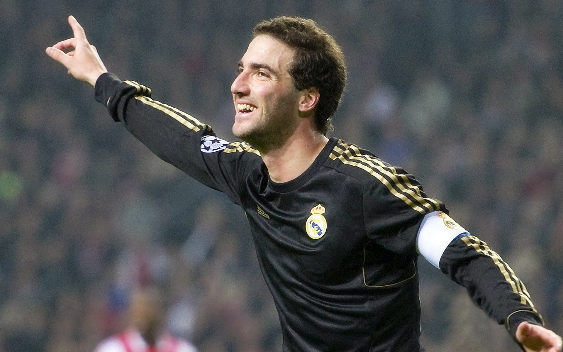 英超球队基于GPS数据制定个性化体能恢复方案,英超身体素质