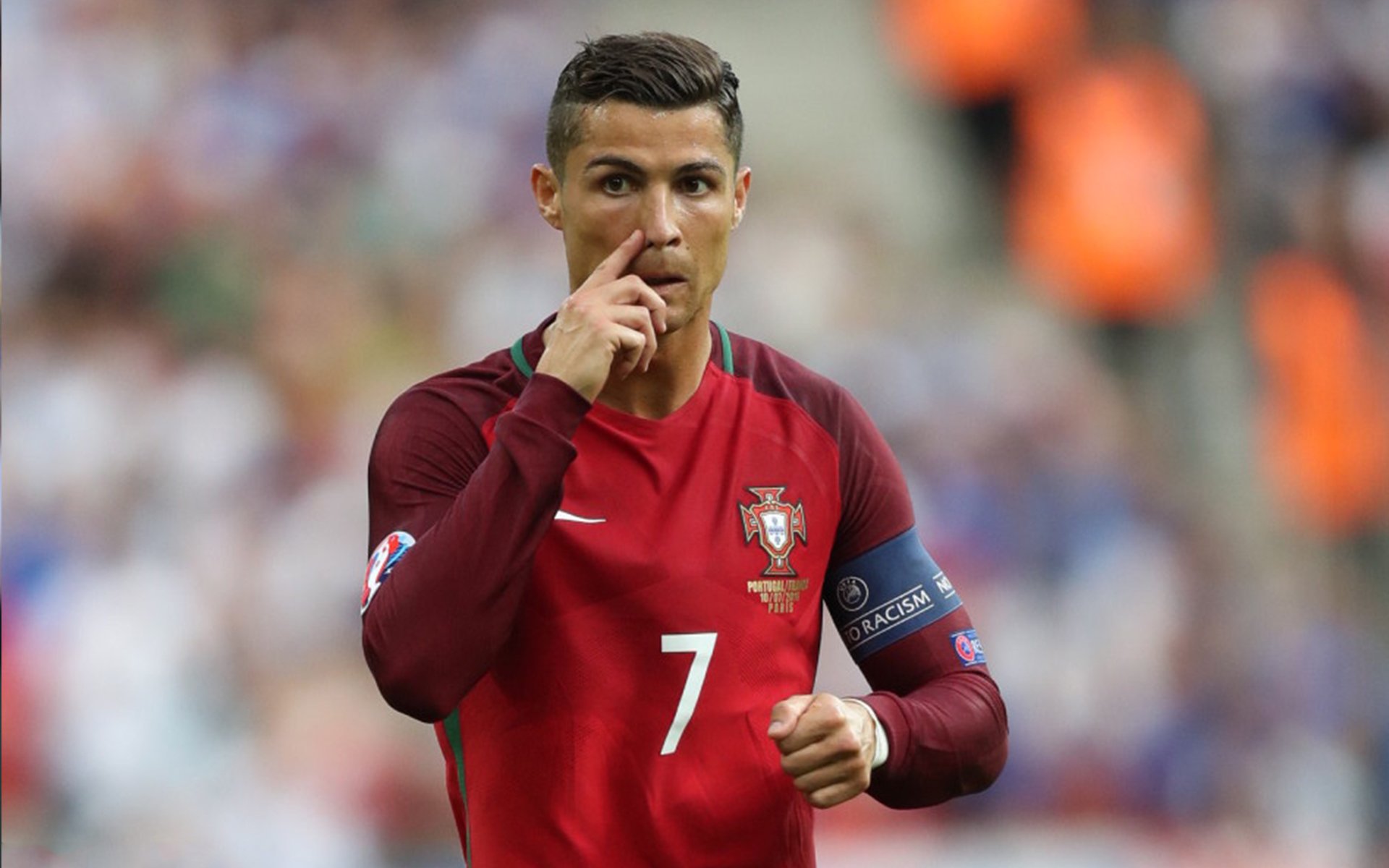 mk体育-东亚杯国足夺冠 球迷情绪达到顶点，东亚杯男足比赛时间