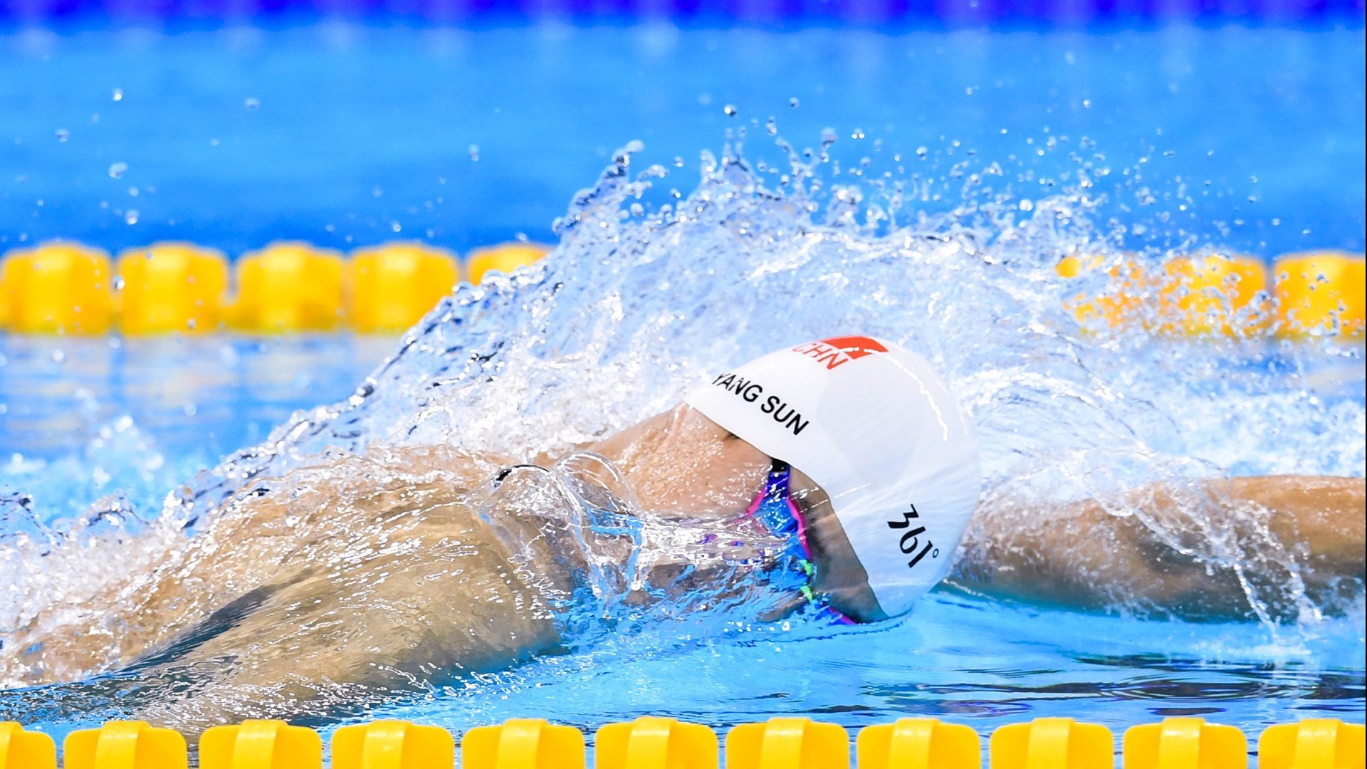 直播弹幕互动功能引发观众热情参与,直播弹幕是实时的吗